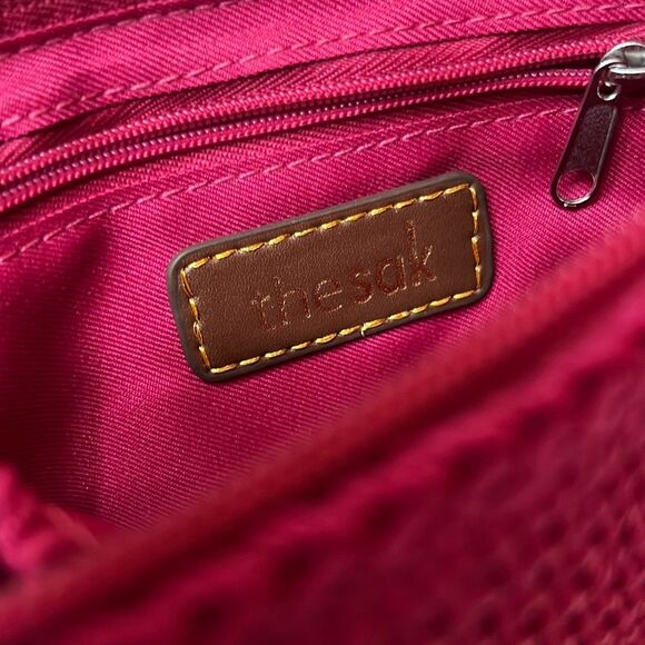 NWT THE SAK Crochet Craze Whatever Pinkberry Wristlet Silver Tone Hardware - Picture 6 of 14